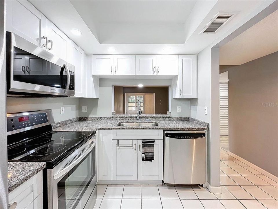 For Sale: $239,900 (2 beds, 2 baths, 940 Square Feet)