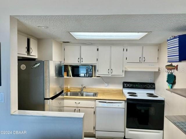 For Sale: $249,900 (2 beds, 2 baths, 925 Square Feet)