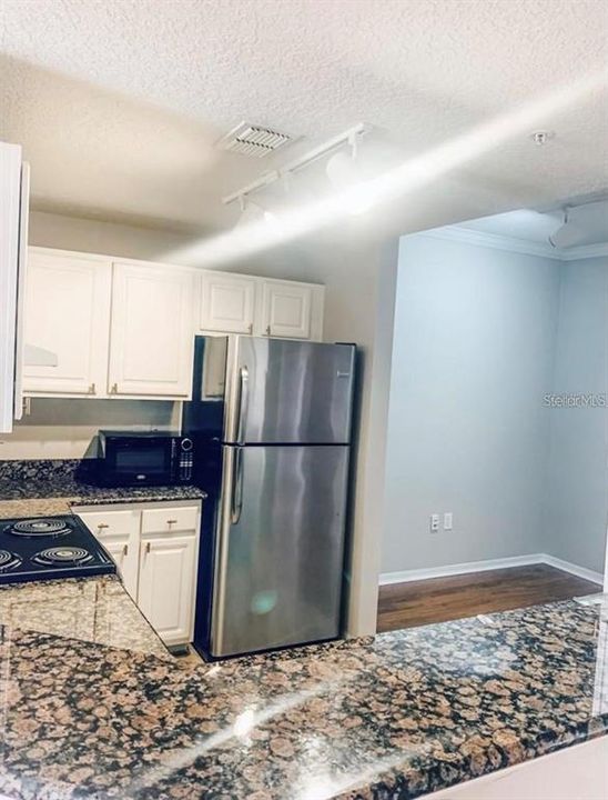 Recently Rented: $2,115 (1 beds, 1 baths, 784 Square Feet)