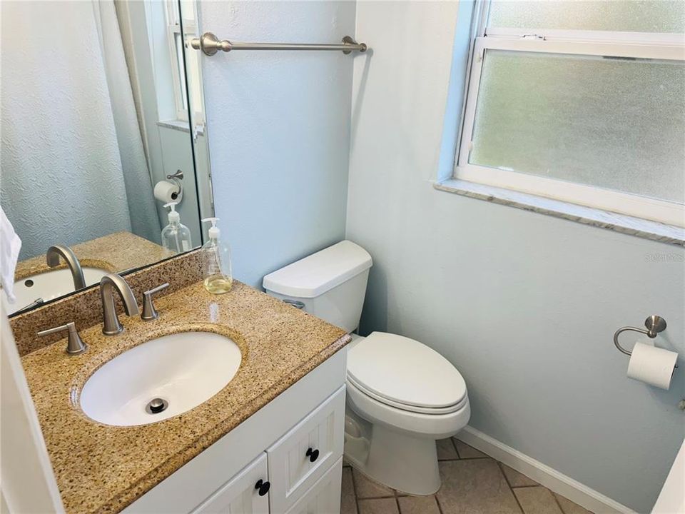For Sale: $419,000 (2 beds, 1 baths, 851 Square Feet)