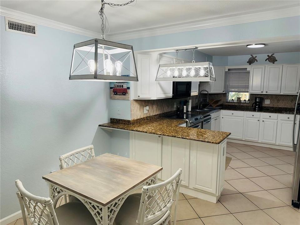 For Sale: $419,000 (2 beds, 1 baths, 851 Square Feet)