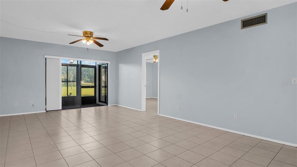 Active With Contract: $199,500 (2 beds, 2 baths, 1054 Square Feet)