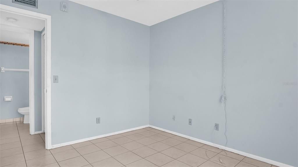 Active With Contract: $199,500 (2 beds, 2 baths, 1054 Square Feet)