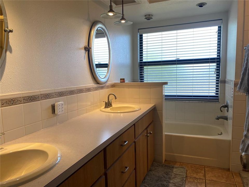 En-suite bathroom has 2 sinks, tub and separate walk-in shower.