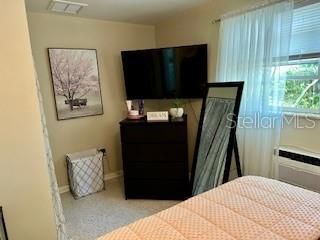Active With Contract: $1,500 (1 beds, 1 baths, 700 Square Feet)