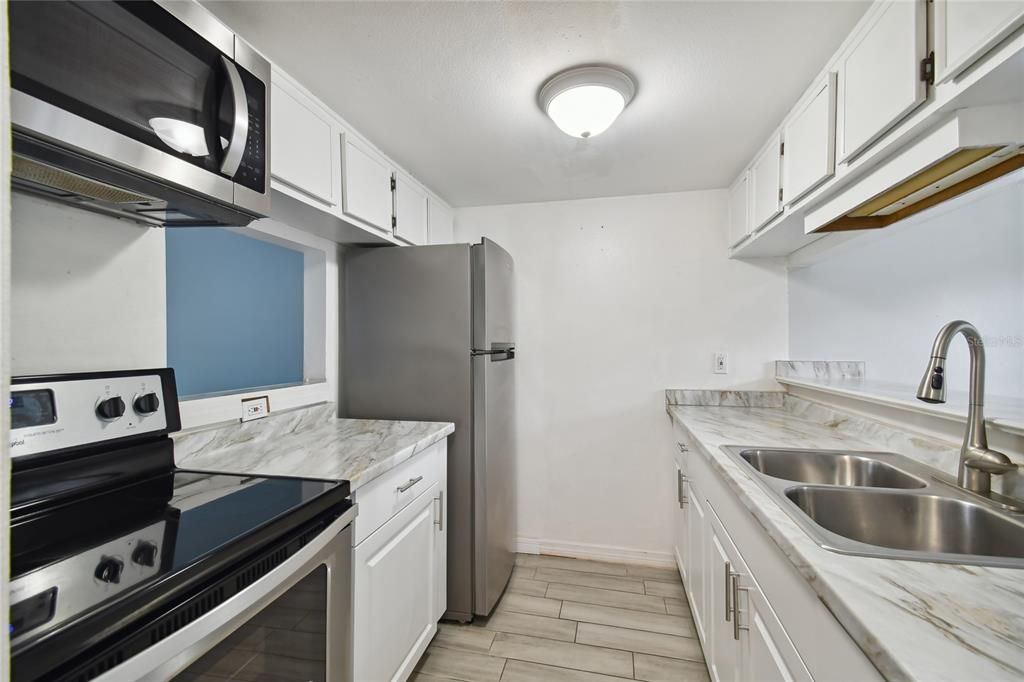 For Sale: $150,000 (2 beds, 1 baths, 864 Square Feet)
