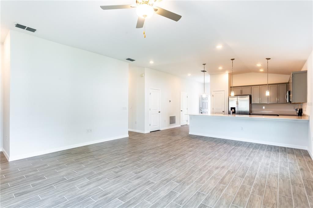 For Sale: $369,000 (4 beds, 2 baths, 1691 Square Feet)