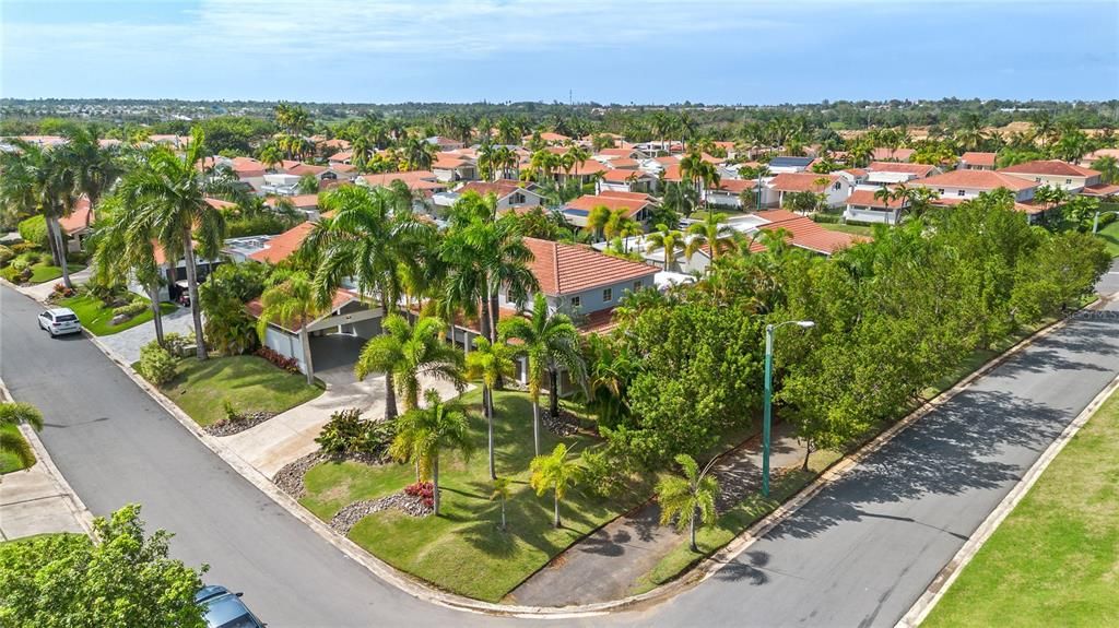 For Sale: $2,495,000 (4 beds, 3 baths, 3715 Square Feet)