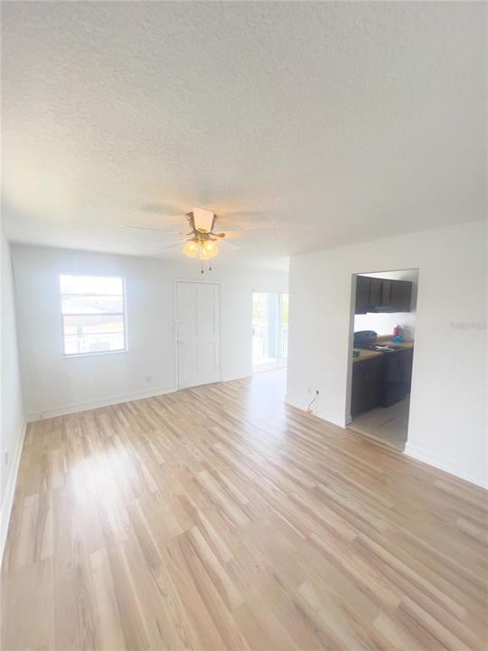 For Rent: $1,395 (2 beds, 1 baths, 992 Square Feet)