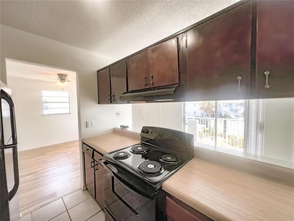 For Rent: $1,395 (2 beds, 1 baths, 992 Square Feet)