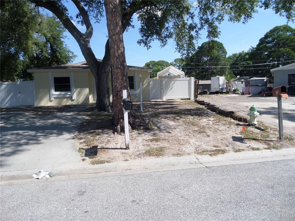 For Sale: $350,000 (3 beds, 2 baths, 1072 Square Feet)