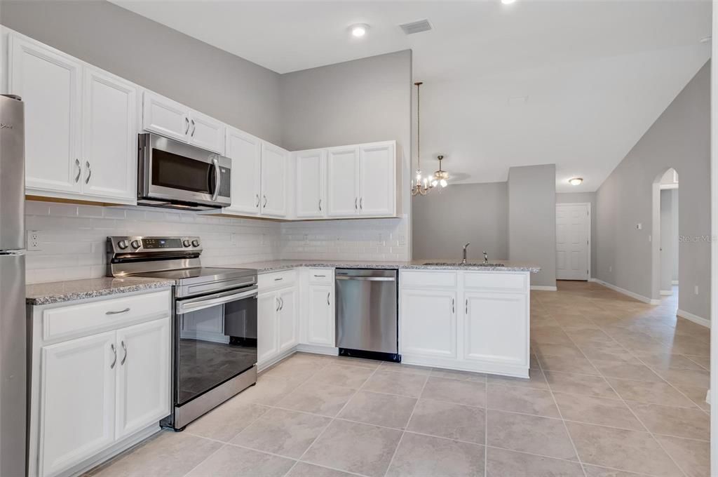 Active With Contract: $1,800 (3 beds, 2 baths, 1211 Square Feet)
