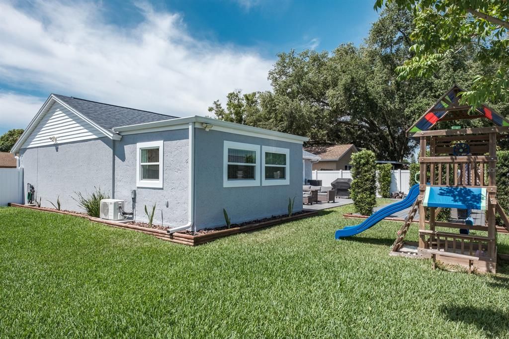 Active With Contract: $349,900 (3 beds, 2 baths, 1264 Square Feet)