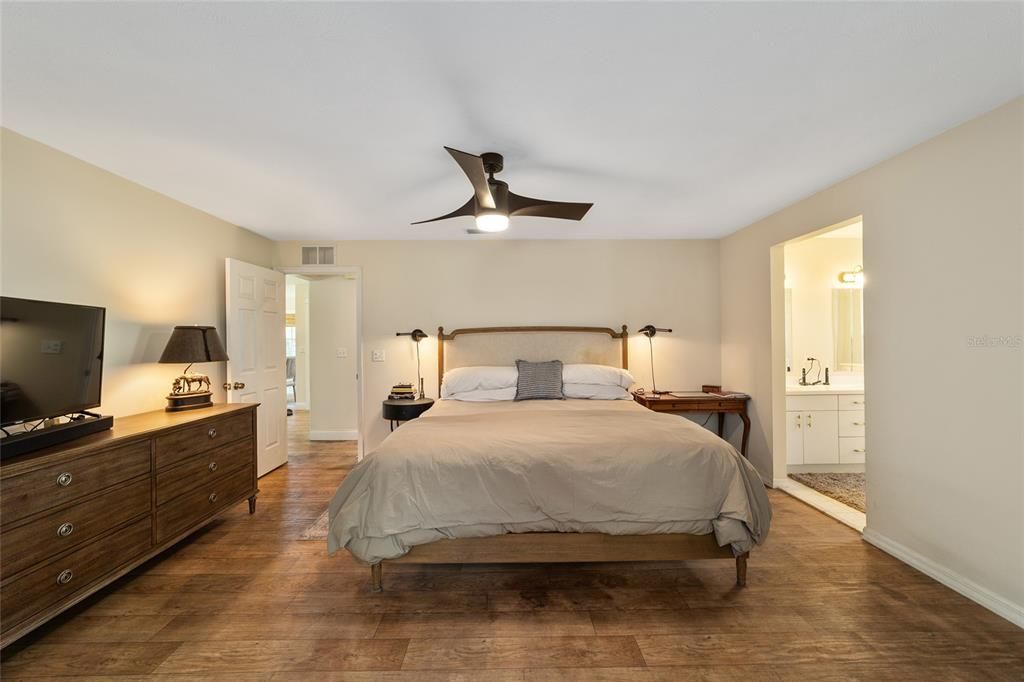 Active With Contract: $2,650,000 (2 beds, 2 baths, 1924 Square Feet)