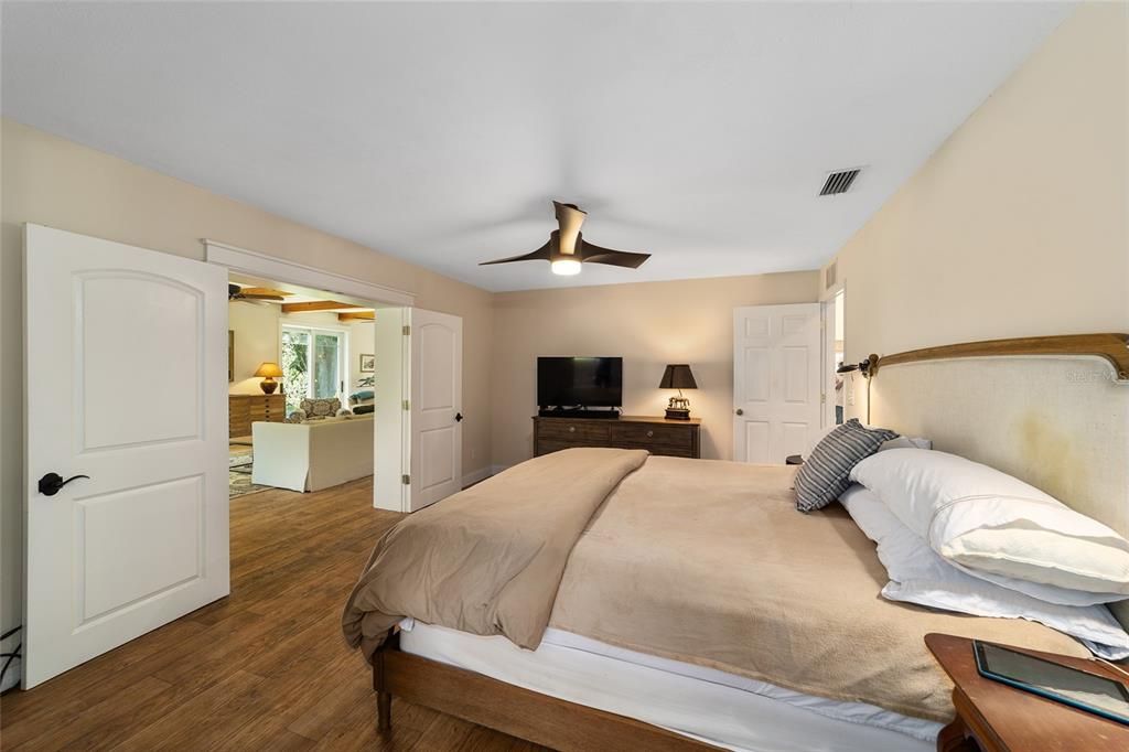 Active With Contract: $2,650,000 (2 beds, 2 baths, 1924 Square Feet)