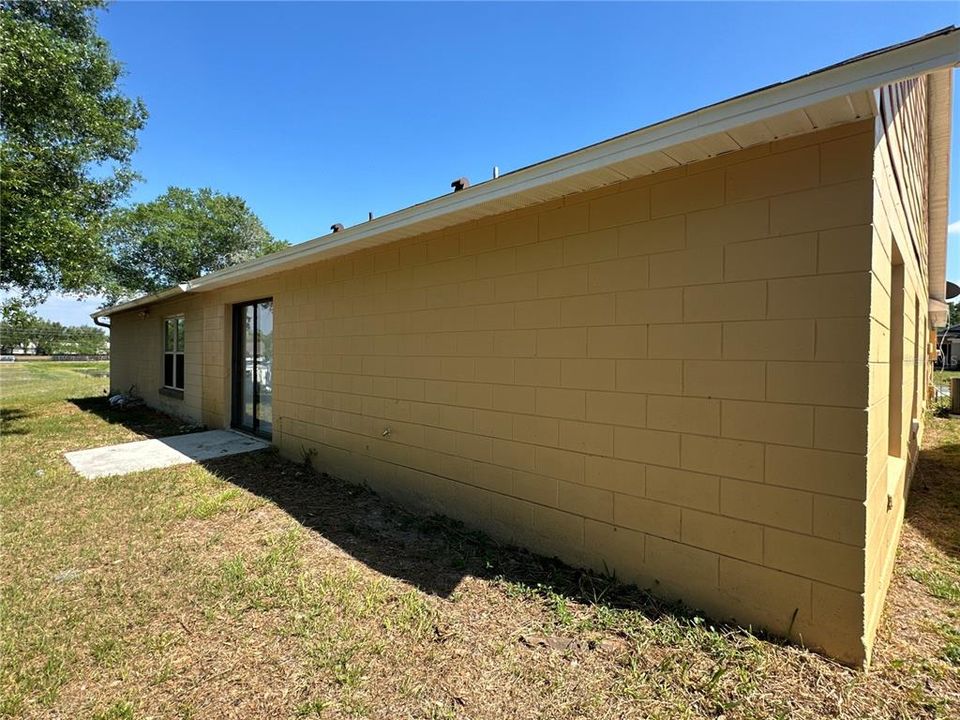 Active With Contract: $1,950 (3 beds, 2 baths, 1227 Square Feet)