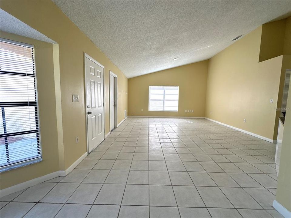 For Rent: $1,950 (3 beds, 2 baths, 1227 Square Feet)