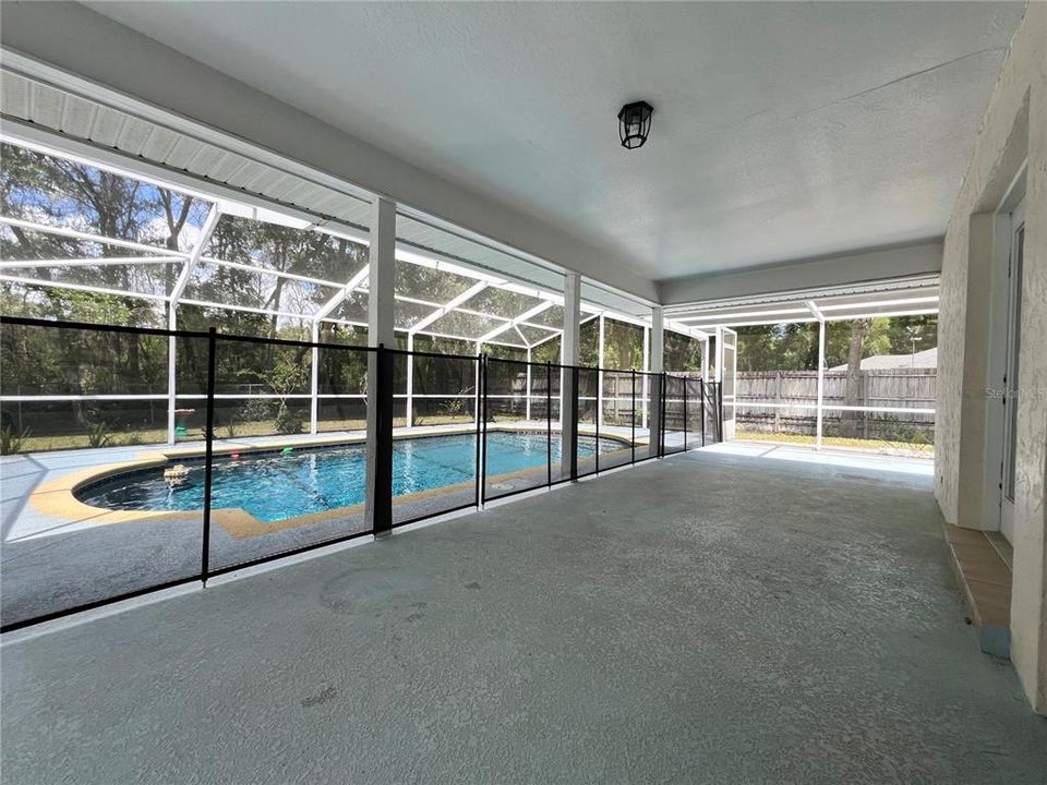 Large, Covered Pool Deck!