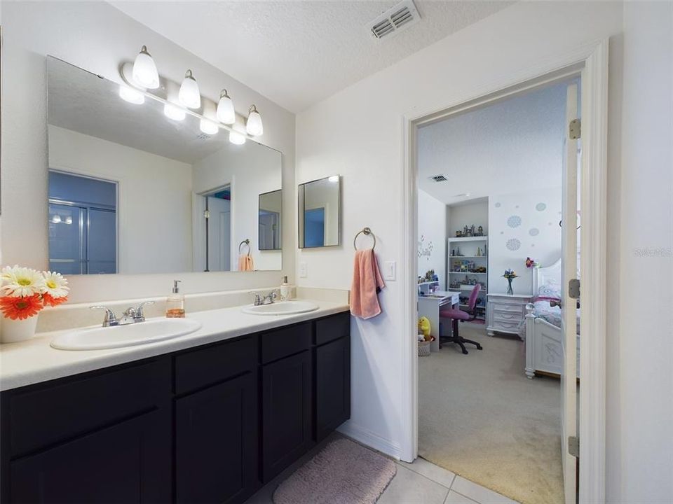 Active With Contract: $280,000 (3 beds, 2 baths, 1676 Square Feet)
