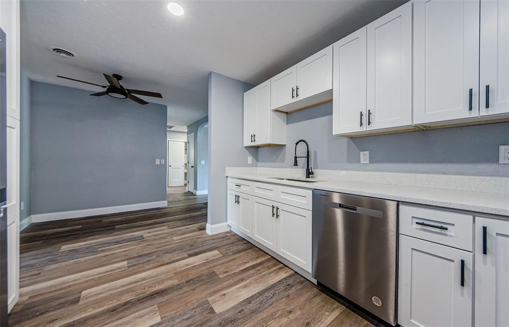For Sale: $549,900 (3 beds, 2 baths, 1923 Square Feet)