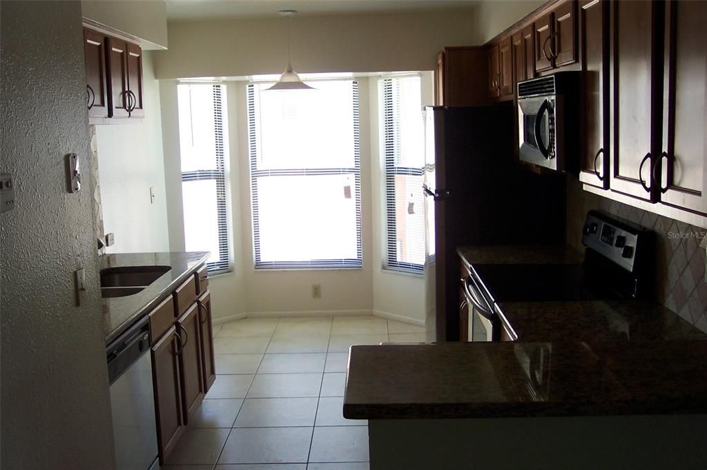 For Rent: $2,200 (3 beds, 2 baths, 1212 Square Feet)