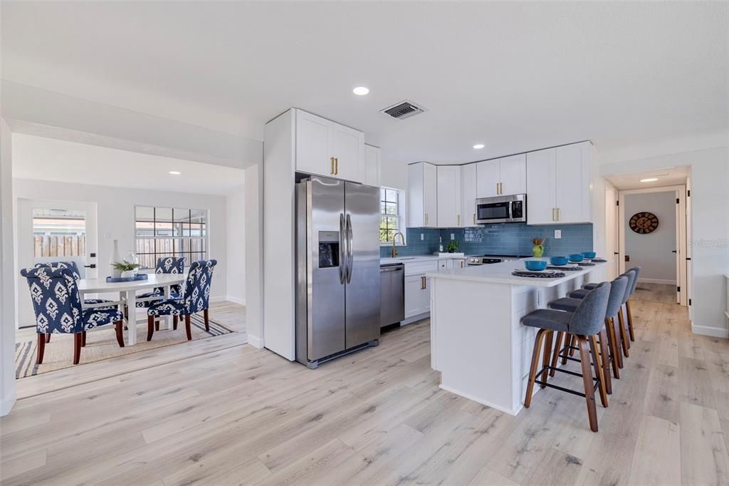Active With Contract: $429,900 (2 beds, 2 baths, 1152 Square Feet)