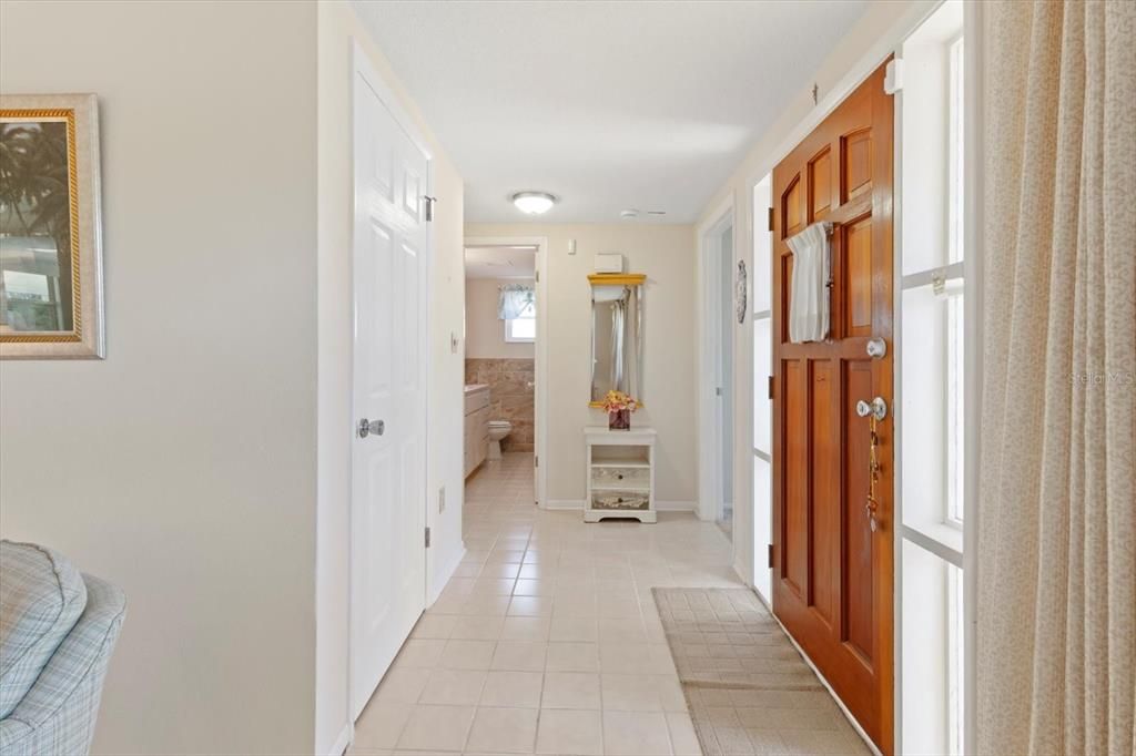 For Sale: $322,900 (2 beds, 2 baths, 1424 Square Feet)