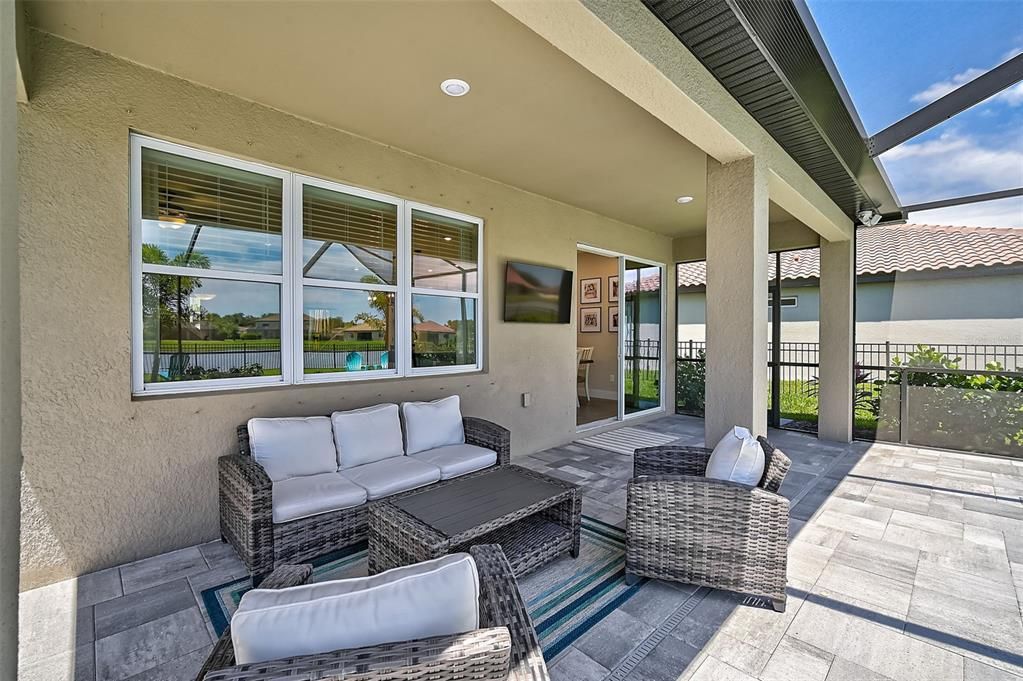 Active With Contract: $915,000 (5 beds, 3 baths, 3000 Square Feet)