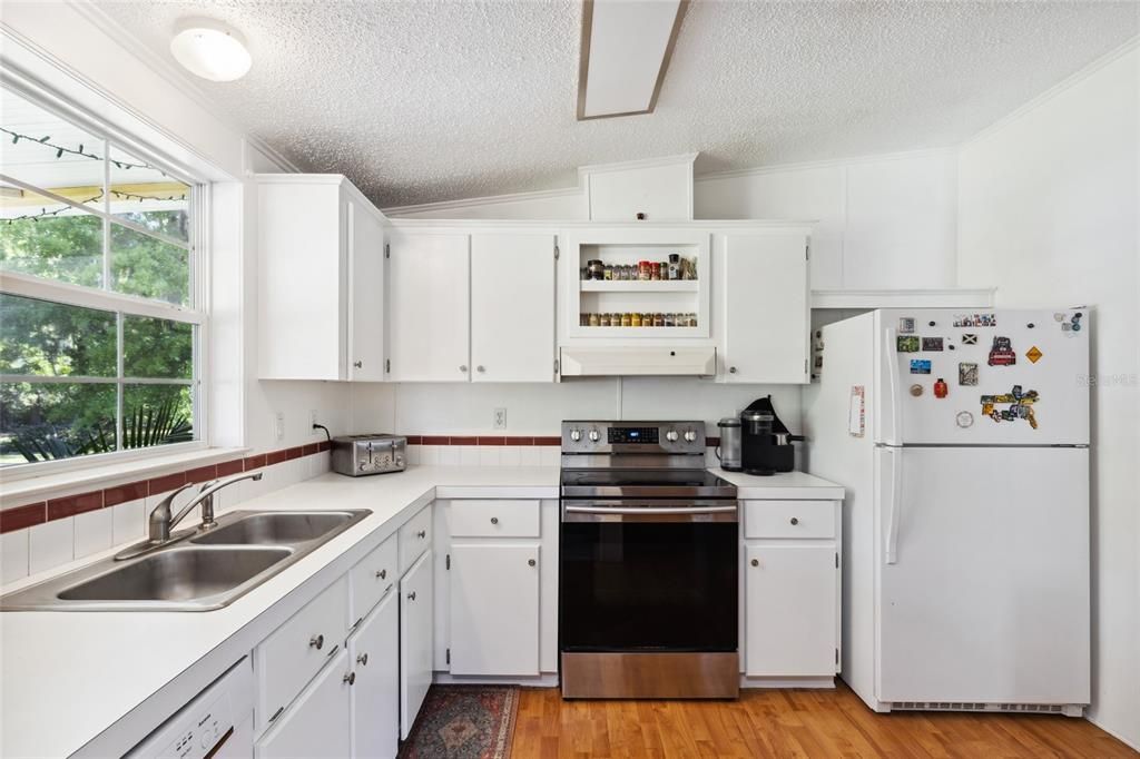 Active With Contract: $299,000 (3 beds, 2 baths, 1344 Square Feet)