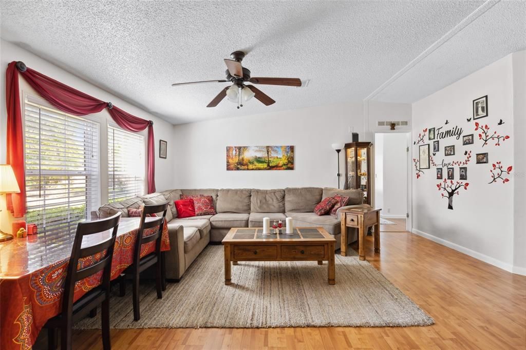 Active With Contract: $299,000 (3 beds, 2 baths, 1344 Square Feet)