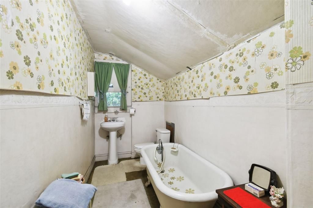 En Venta: $698,000 (6 camas, 3 baños, 2218 Pies cuadrados)