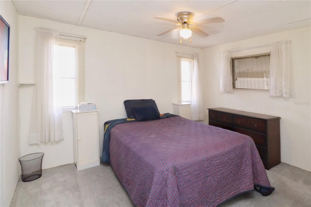 Active With Contract: $91,000 (2 beds, 1 baths, 720 Square Feet)