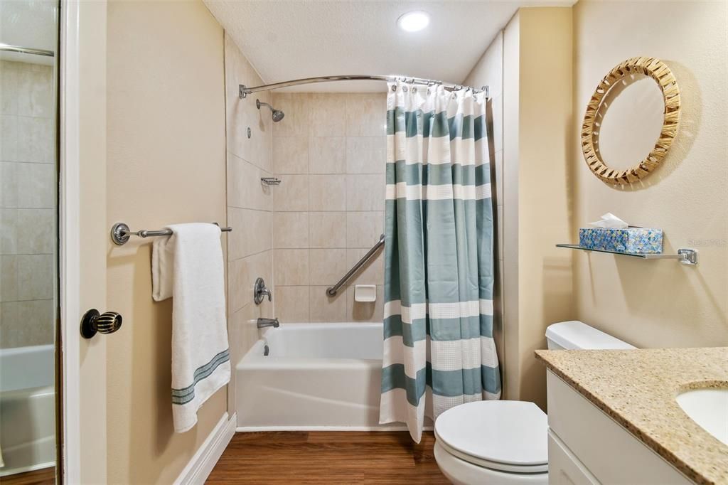 For Sale: $245,000 (1 beds, 1 baths, 825 Square Feet)