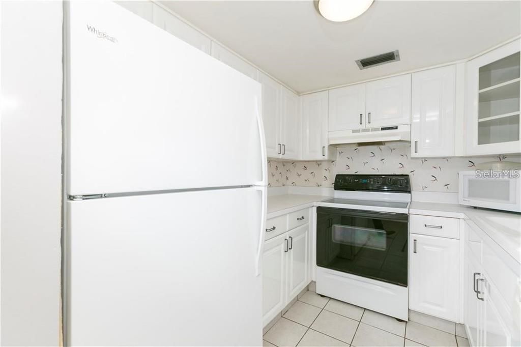 For Rent: $1,200 (1 beds, 1 baths, 816 Square Feet)