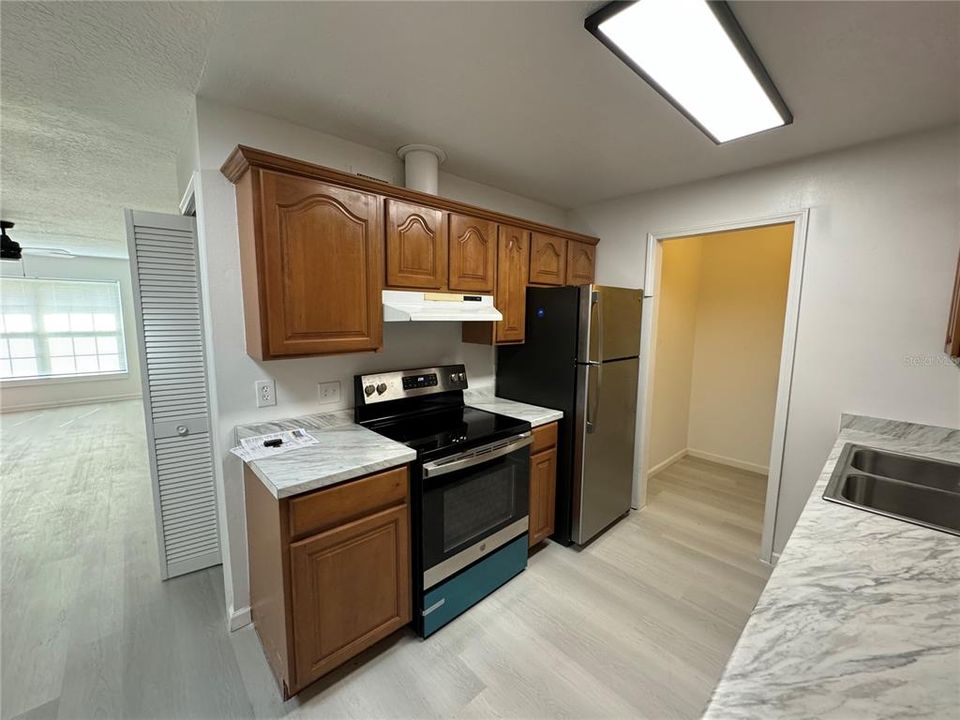 For Rent: $1,400 (1 beds, 1 baths, 702 Square Feet)