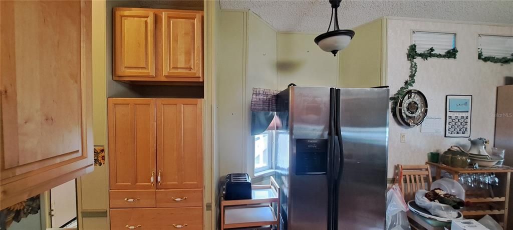 For Sale: $105,000 (1 beds, 1 baths, 768 Square Feet)