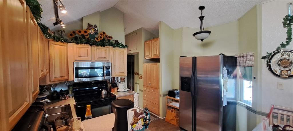 For Sale: $105,000 (1 beds, 1 baths, 768 Square Feet)
