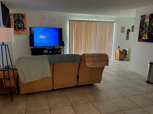 For Sale: $117,900 (1 beds, 1 baths, 803 Square Feet)