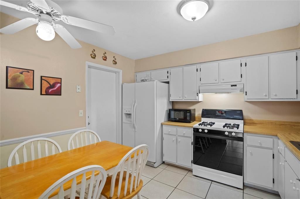 For Sale: $385,000 (3 beds, 2 baths, 1461 Square Feet)