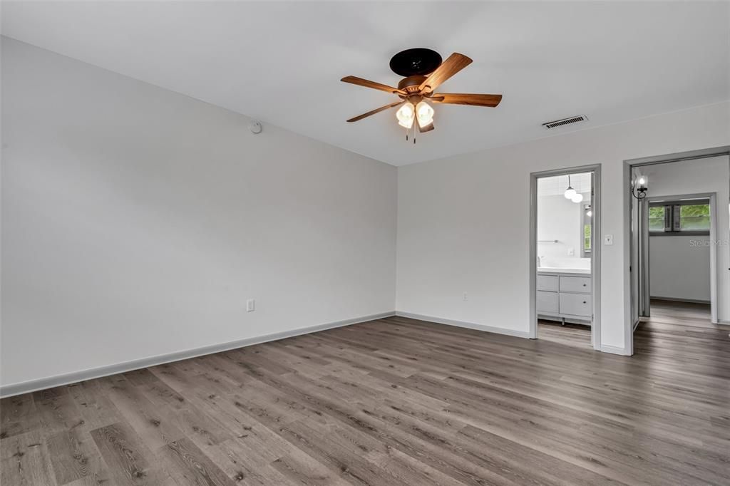 For Sale: $265,000 (3 beds, 2 baths, 1702 Square Feet)