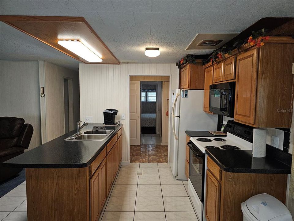 For Sale: $219,989 (2 beds, 2 baths, 960 Square Feet)