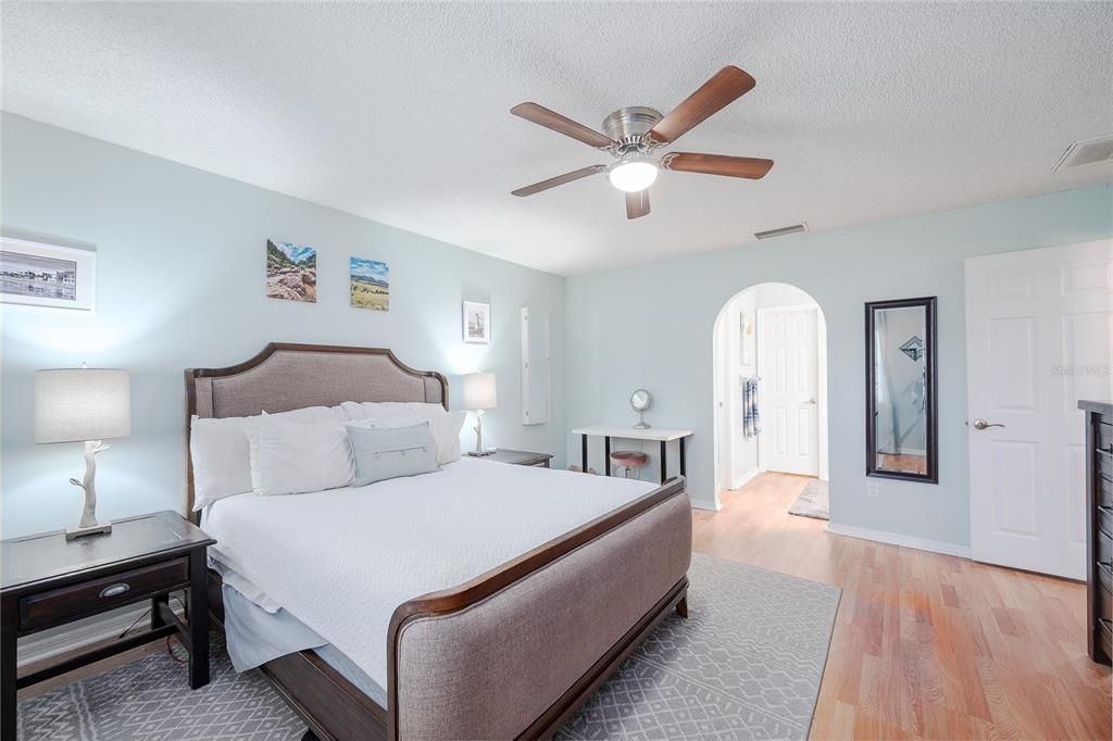 Active With Contract: $393,000 (3 beds, 2 baths, 1720 Square Feet)