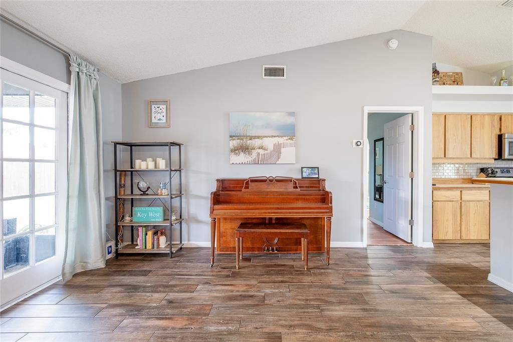 Active With Contract: $393,000 (3 beds, 2 baths, 1720 Square Feet)