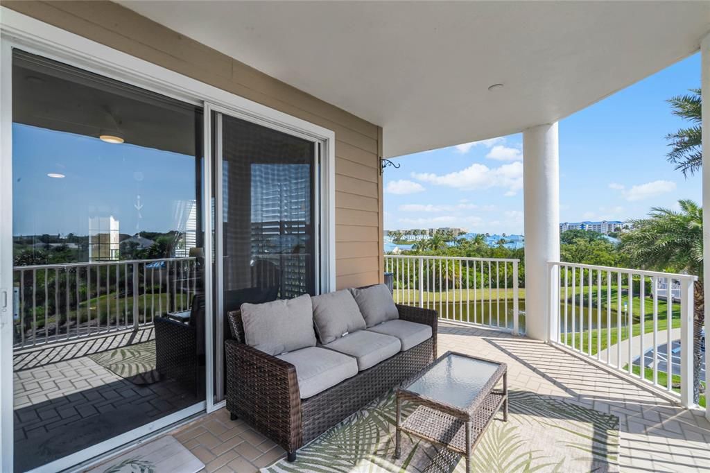 Active With Contract: $599,000 (3 beds, 3 baths, 1952 Square Feet)