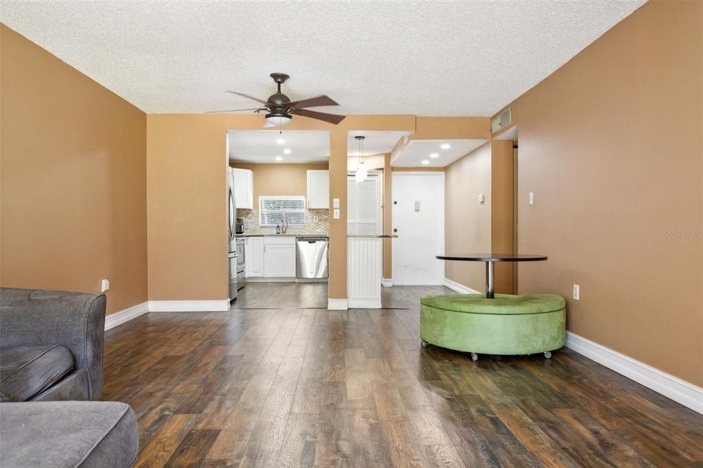 For Sale: $185,000 (2 beds, 1 baths, 1090 Square Feet)