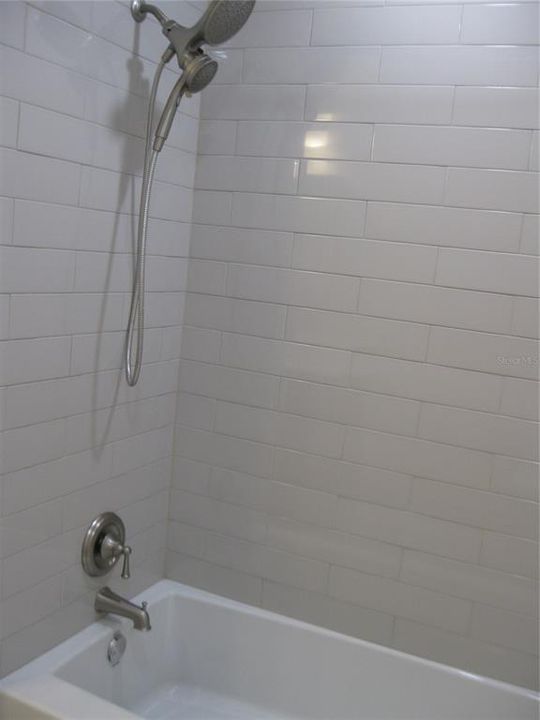 2ND. BATHRM SHOWER/TUB COMBO