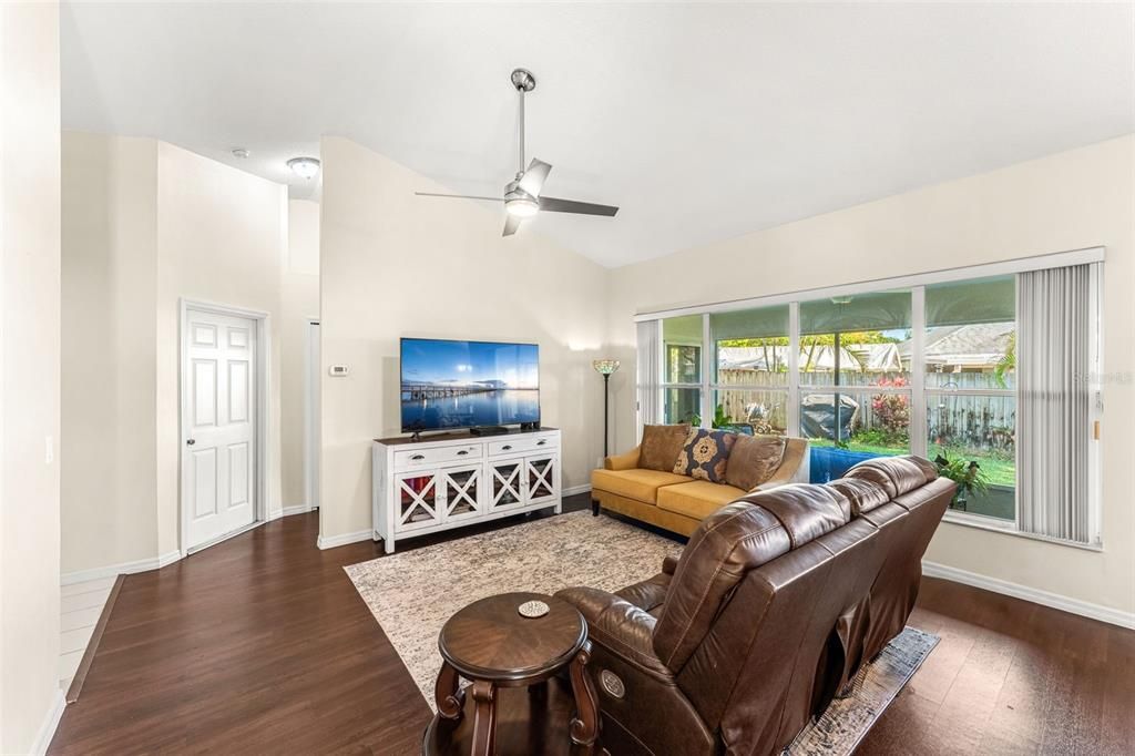 Active With Contract: $359,000 (3 beds, 2 baths, 1262 Square Feet)
