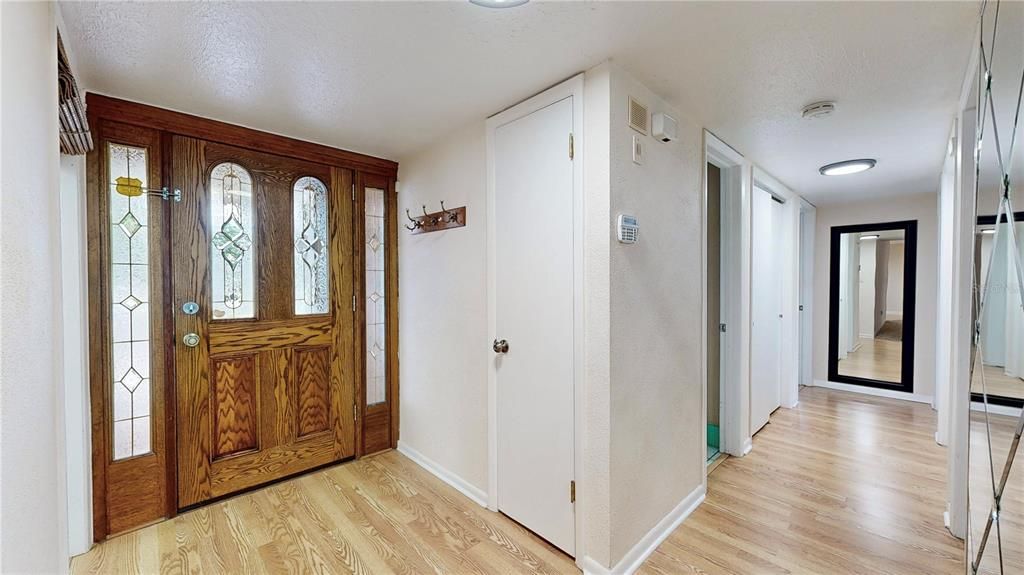 For Sale: $370,000 (3 beds, 2 baths, 1588 Square Feet)