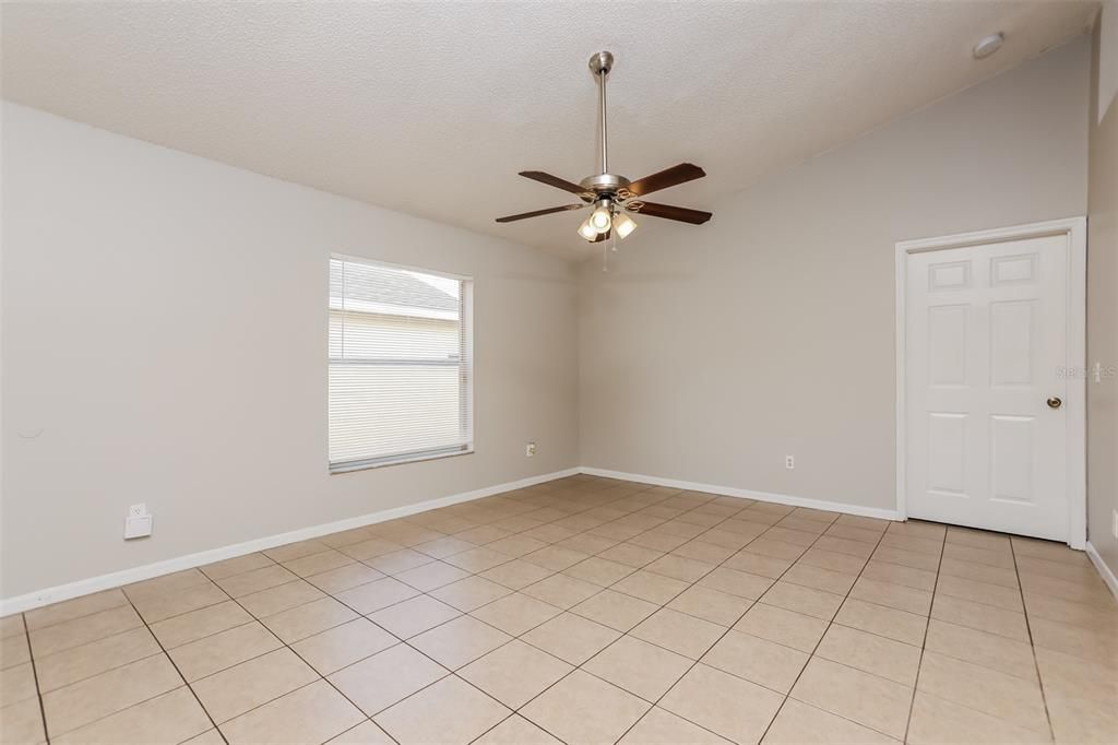 Active With Contract: $1,760 (3 beds, 2 baths, 1272 Square Feet)