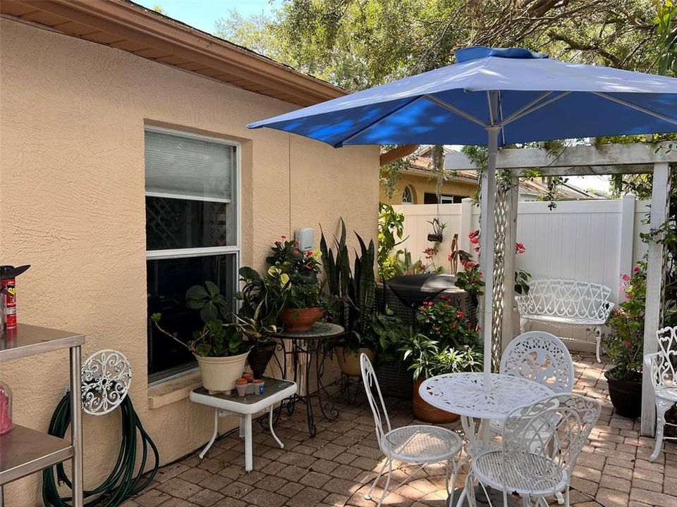 Recently Sold: $350,000 (3 beds, 2 baths, 1846 Square Feet)